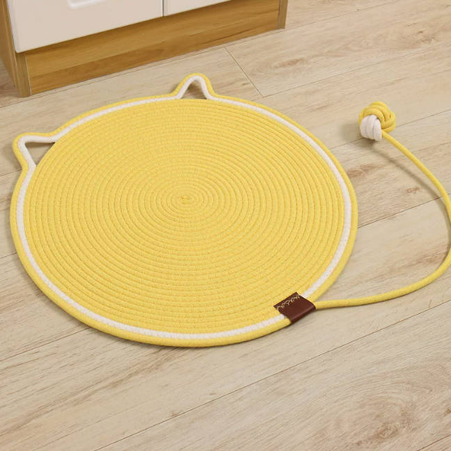 Handmade Sisal Scratcher Mat Woven Cat Scratching Pad Pet Mat With Toy