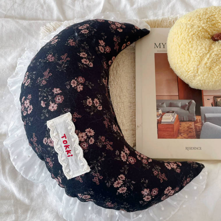 Soft Cotton Lace Moon Pet Pillow For Small Puppy Cats