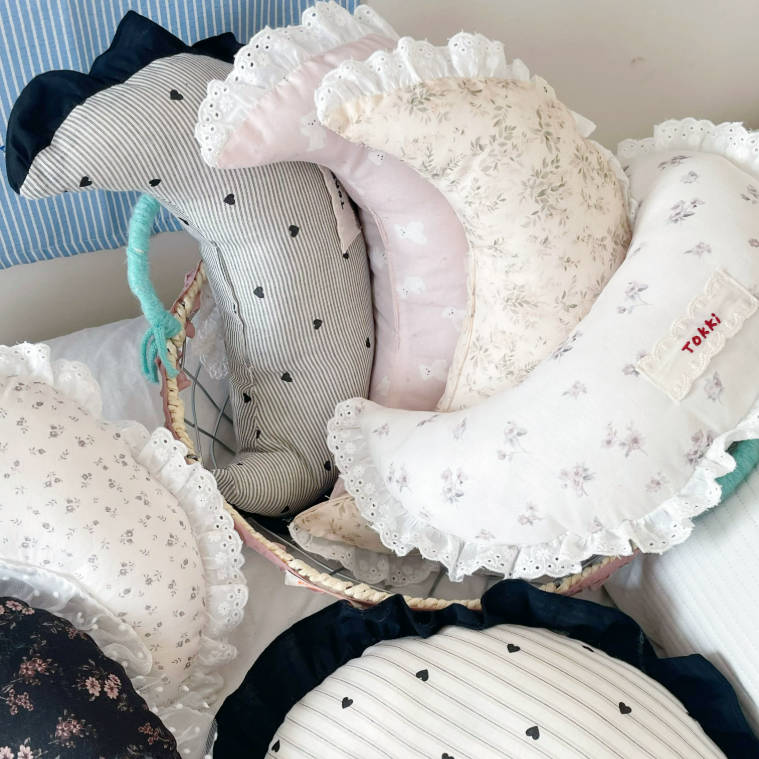 Soft Cotton Lace Moon Pet Pillow For Small Puppy Cats