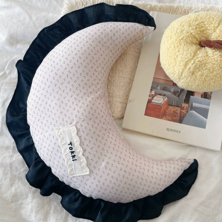 Soft Cotton Lace Moon Pet Pillow For Small Puppy Cats