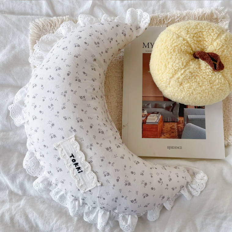 Soft Cotton Lace Moon Pet Pillow For Small Puppy Cats